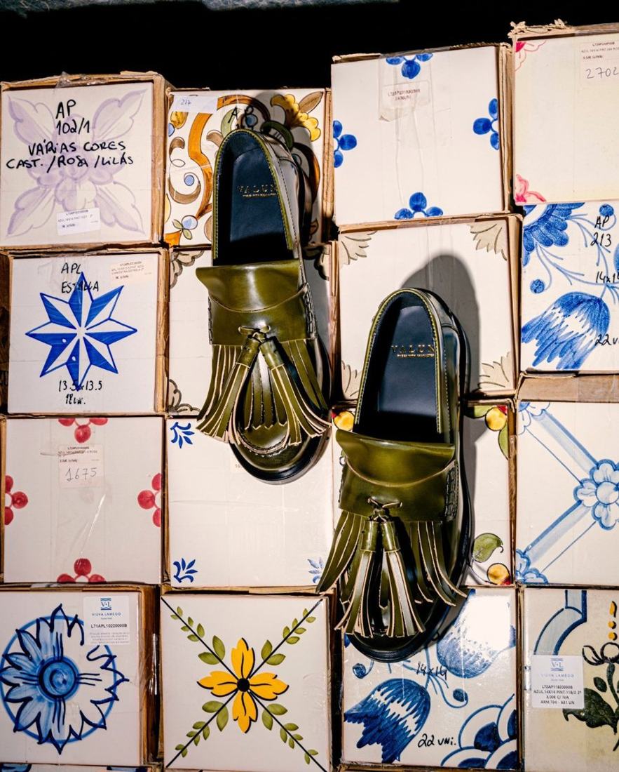 Valuni footwear